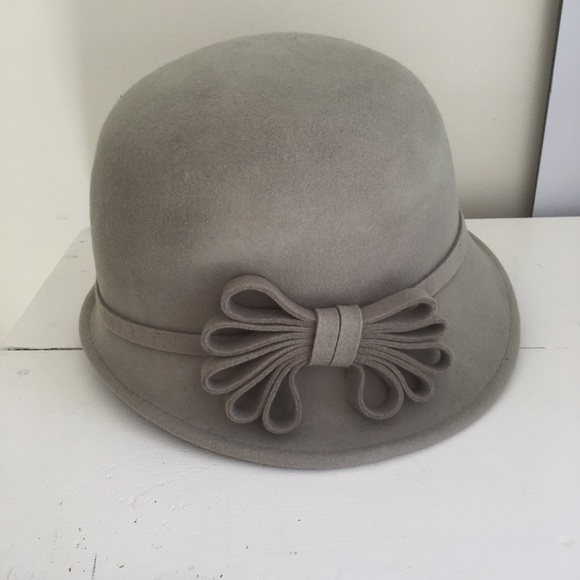 Conner Accessories - • Beige Wool Hat •